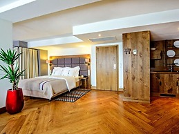 Bristol Tradition and Luxury