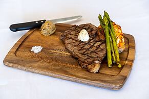 Grand Williston Hotel & Conference Center