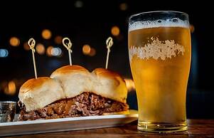 Grand Williston Hotel & Conference Center