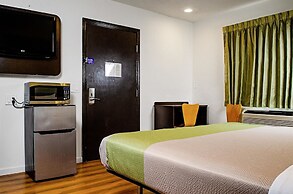 Motel 6 Modesto, CA - Downtown