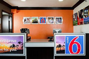 Motel 6 Modesto, CA - Downtown