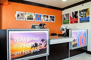 Motel 6 Modesto, CA - Downtown