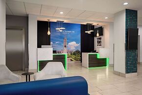 La Quinta Inn & Suites by Wyndham Gonzales LA