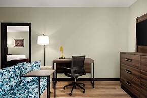 La Quinta Inn & Suites by Wyndham Gonzales LA