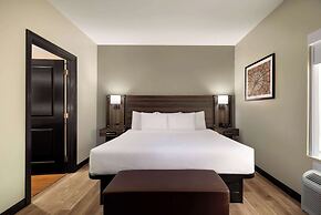 La Quinta Inn & Suites by Wyndham Gonzales LA