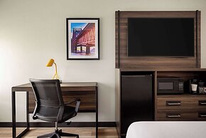 La Quinta Inn & Suites by Wyndham Gonzales LA