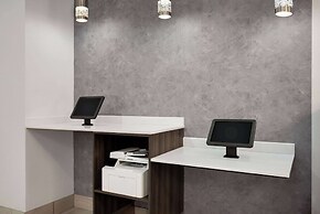 La Quinta Inn & Suites by Wyndham Gonzales LA