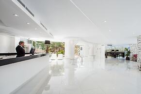 FERGUS Style Cala Blanca Suites