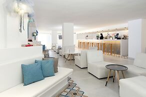 FERGUS Style Cala Blanca Suites