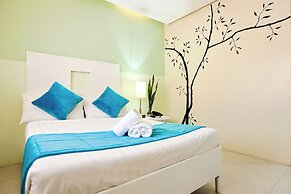 Holiday Suites Business District (Empire Suites Hotel)