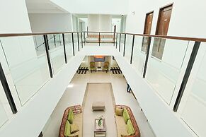 Holiday Suites Business District (Empire Suites Hotel)