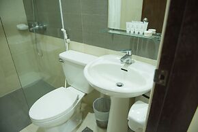 Holiday Suites Business District (Empire Suites Hotel)