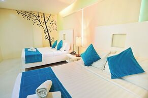 Holiday Suites Business District (Empire Suites Hotel)