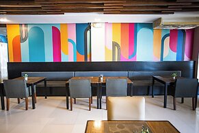 Holiday Suites Business District (Empire Suites Hotel)