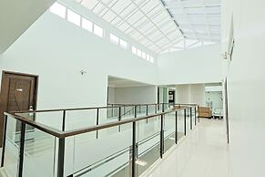 Holiday Suites Business District (Empire Suites Hotel)