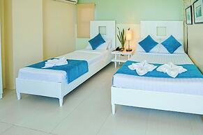 Holiday Suites Business District (Empire Suites Hotel)