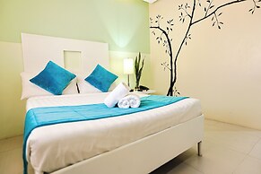 Holiday Suites Business District (Empire Suites Hotel)