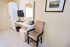 Holiday Suites Business District (Empire Suites Hotel)