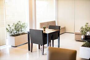 Holiday Suites Business District (Empire Suites Hotel)