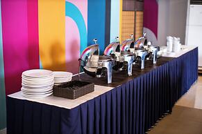 Holiday Suites Business District (Empire Suites Hotel)