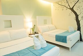 Holiday Suites Business District (Empire Suites Hotel)