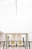 Holiday Suites Business District (Empire Suites Hotel)