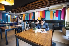 Holiday Suites Business District (Empire Suites Hotel)