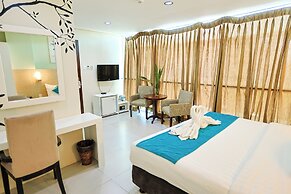 Holiday Suites Business District (Empire Suites Hotel)