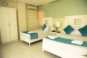 Holiday Suites Business District (Empire Suites Hotel)