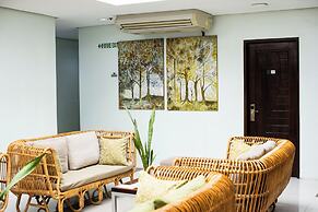 Holiday Suites Business District (Empire Suites Hotel)