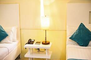 Holiday Suites Business District (Empire Suites Hotel)