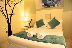 Holiday Suites Business District (Empire Suites Hotel)