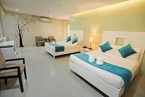 Holiday Suites Business District (Empire Suites Hotel)