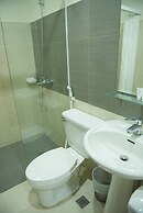 Holiday Suites Business District (Empire Suites Hotel)