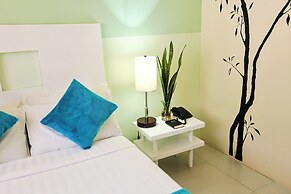 Holiday Suites Business District (Empire Suites Hotel)