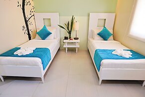 Holiday Suites Business District (Empire Suites Hotel)