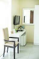 Holiday Suites Business District (Empire Suites Hotel)