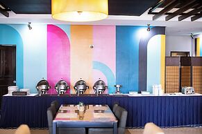 Holiday Suites Business District (Empire Suites Hotel)