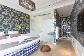 The Amsterdam Canal Hotel