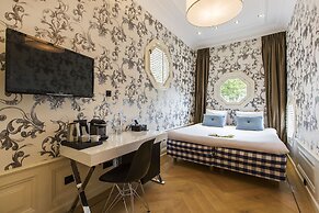 The Amsterdam Canal Hotel