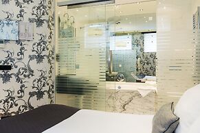 The Amsterdam Canal Hotel