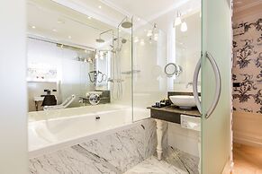 The Amsterdam Canal Hotel