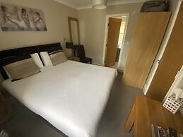 The Three Horseshoes Hotel