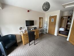 The Three Horseshoes Hotel