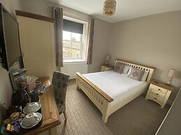 The Three Horseshoes Hotel