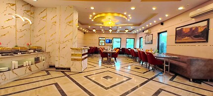 Foxoso Taj View Hotel