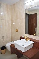 Foxoso Taj View Hotel