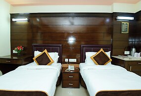 Foxoso Taj View Hotel