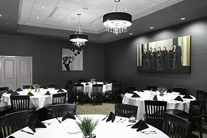 Holiday Inn Hotel & Suites East Peoria by IHG