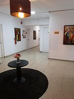 Sun Hall Beach Hotel Apts.